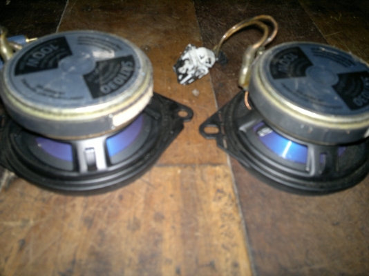 ขายสายสัญญาณRCAเครื่องเสียงในรถยนต์ของALPINEกับลำโพง4นิ้ว