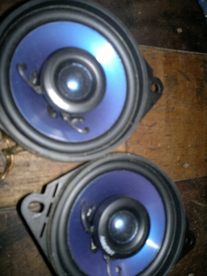 ขายสายสัญญาณRCAเครื่องเสียงในรถยนต์ของALPINEกับลำโพง4นิ้ว