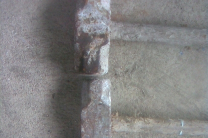 ฆ้อนปอนเหล็กดีเหนียวรุ่นเก่าขายเหมาครับ 2  ตัว  900  ครับเนื้อเหล็กดีครับใช้ได้อีกนานครับไม่มีบิ่นครับราคานี้คุ้มครับ