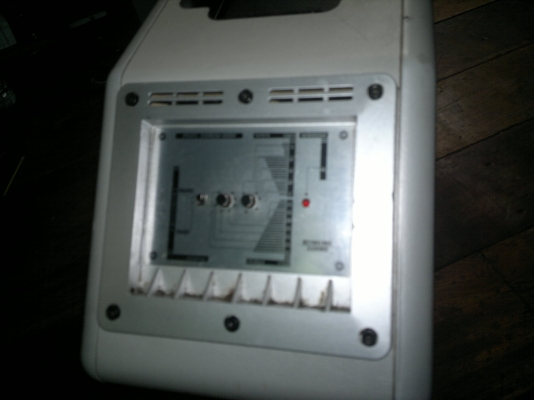 ขายลำดพงตู้ซับมีAMPในตัวปรับวอลลุ่มกับความถี่เบสลึกลอยได้