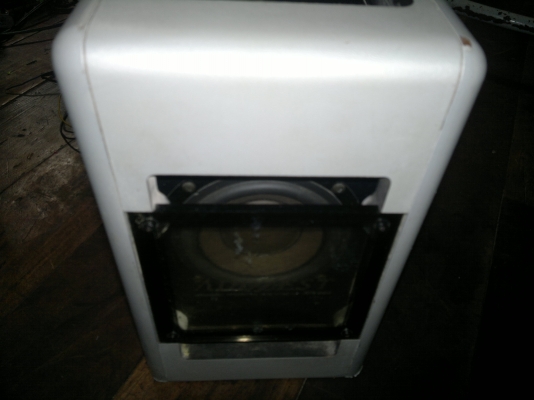 ขายลำดพงตู้ซับมีAMPในตัวปรับวอลลุ่มกับความถี่เบสลึกลอยได้