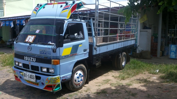 ขายรถ 6ล้อ  ISUZU NKR 110 คอกสวย พร้อมใช้งาน