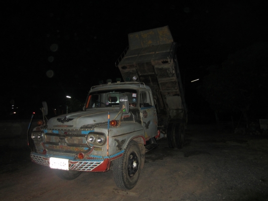 หกล้อหัวยาวดั๊ม หกล้อหัวยาวดั๊ม