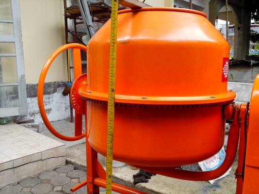 ขายโม่ผสมคอนกรีตมือสองสำหรับงานขนาดเล็ก ปูนครึ่่งลูก สภาพใหม่ ร้านวันชัยก่อสร้าง โทร.086-5292215  ถนนเทพารักษ์-บางพลี ร้านเก่าเจ้าเดิม รับซื้อขายและให้เช่าเครื่องมือก่อสร้าง