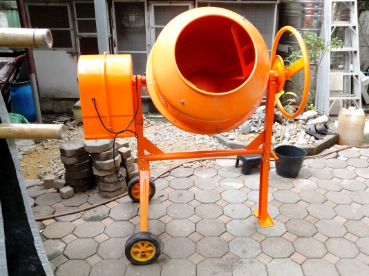 ขายโม่ผสมคอนกรีตมือสองสำหรับงานขนาดเล็ก ปูนครึ่่งลูก สภาพใหม่ ร้านวันชัยก่อสร้าง โทร.086-5292215  ถนนเทพารักษ์-บางพลี ร้านเก่าเจ้าเดิม รับซื้อขายและให้เช่าเครื่องมือก่อสร้าง