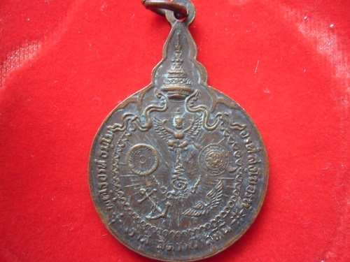 เหรียญหลวงปู่แหวน รุ่นเราสู้ , เหรียญหลวงปู่บัว เตมิโย รุ่นแรก ๒๕๑๘