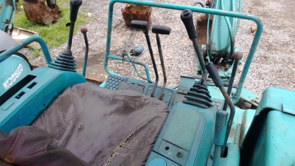 ลดราคาพิเศษ จองวันงาน ลดไปเลย 30,000 บาท KOMATSU PC30-7 เก่าไทย ขายตามสภาพนะครับ