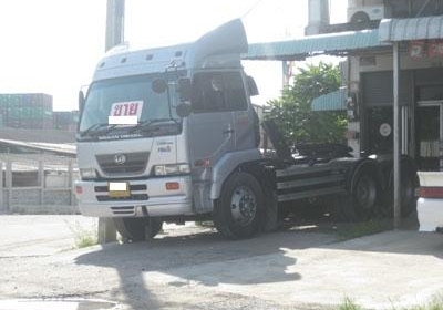 ขายหัวลาก UD ปี 52 320 แรง วิ่ง 300000 สวยพร้อมใช้ โทร 088-4501277