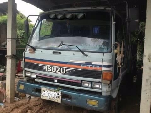 ISUZU ROCKY 175 HP 6BG1 หกล้อดั๊มพ์ กระบะดั๊มพ์เหล็ก 6 ตันความยาว 3.60 เมตร เครื่องแน่นแรงดีมากๆครับ ภายในเก๋งคอนโซลครบ แอร์ พวงมาลัยเพาเวอร์ ระบบเบรคทริ๊ปฟี้ ช่วงล่างแน่น ยางสภาพดี 6 เส้นประมาณ 70\% พร้อมบรรทุกพร้อมใช้งาน เอกสารทะเบียนครบพร้อมโอน ราคาต่อร