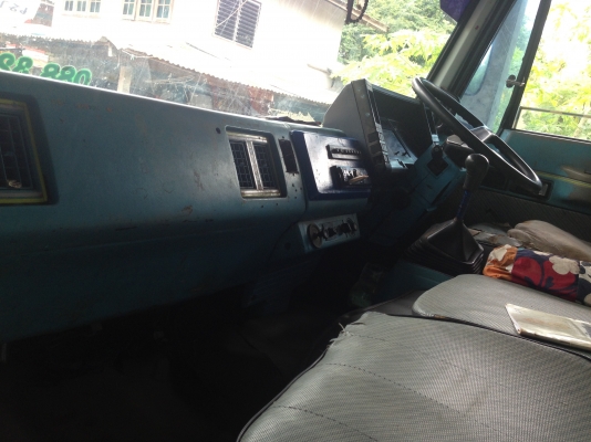 ISUZU ROCKY 175 HP 6BG1 หกล้อดั๊มพ์ กระบะดั๊มพ์เหล็ก 6 ตันความยาว 3.60 เมตร เครื่องแน่นแรงดีมากๆครับ ภายในเก๋งคอนโซลครบ แอร์ พวงมาลัยเพาเวอร์ ระบบเบรคทริ๊ปฟี้ ช่วงล่างแน่น ยางสภาพดี 6 เส้นประมาณ 70\% พร้อมบรรทุกพร้อมใช้งาน เอกสารทะเบียนครบพร้อมโอน ราคาต่อร