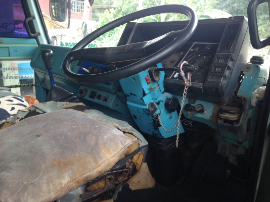 ISUZU ROCKY 175 HP 6BG1 หกล้อดั๊มพ์ กระบะดั๊มพ์เหล็ก 6 ตันความยาว 3.60 เมตร เครื่องแน่นแรงดีมากๆครับ ภายในเก๋งคอนโซลครบ แอร์ พวงมาลัยเพาเวอร์ ระบบเบรคทริ๊ปฟี้ ช่วงล่างแน่น ยางสภาพดี 6 เส้นประมาณ 70\% พร้อมบรรทุกพร้อมใช้งาน เอกสารทะเบียนครบพร้อมโอน ราคาต่อร