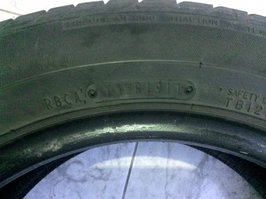 ขาย ยาง Dunlop ขนาด185/60R15)ผลิตสัปดาห์19 ปี2011 รุ่นSP