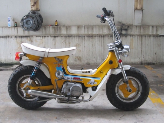 ร้อนแล้วขายด่วน !ชาลีเท่ๆ &ldquo;เตี้ย ล้อโต&rdquo; สไตล์จิ๊กโก๋ยุ่น เครื่องดรีม100 วิ่งกระจาย กทม.