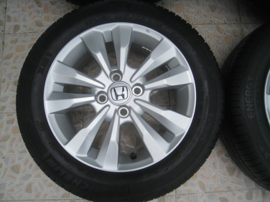 ขายล้อแม็ก Honda city ป้ายแดง 15"x5.5" et45 4รู100 + ยางปี 2213 (081-3747940)