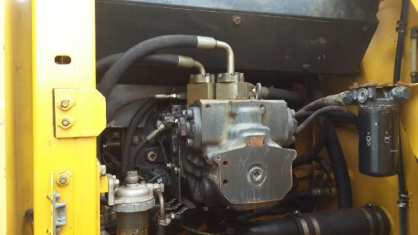 ต้องการขายรถแบคโฮ KOMATSU PC200-7 ต้องการขายรถแบคโฮ KOMATSU PC200-7