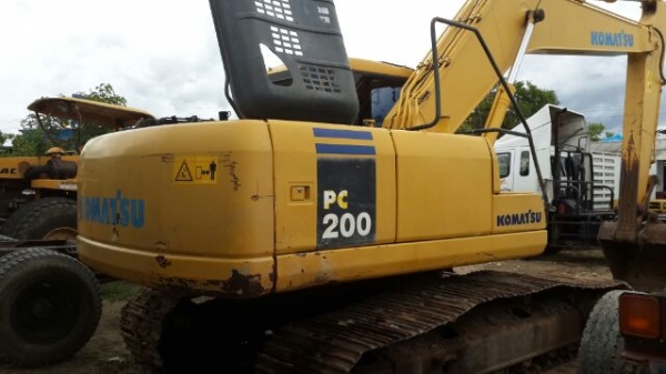 ต้องการขายรถแบคโฮ KOMATSU PC200-7 ต้องการขายรถแบคโฮ KOMATSU PC200-7