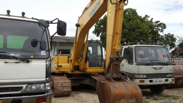 ต้องการขายรถแบคโฮ KOMATSU PC200-7 ต้องการขายรถแบคโฮ KOMATSU PC200-7