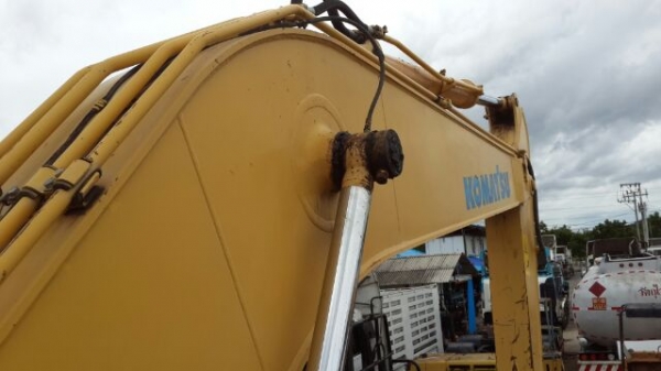 ต้องการขายรถแบคโฮ KOMATSU PC200-7 ต้องการขายรถแบคโฮ KOMATSU PC200-7