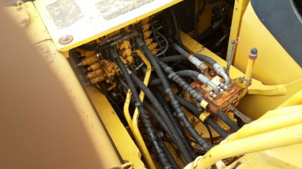 ต้องการขายรถแบคโฮ KOMATSU PC200-7 ต้องการขายรถแบคโฮ KOMATSU PC200-7