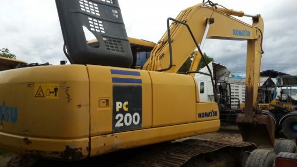 ต้องการขายรถแบคโฮ KOMATSU PC200-7