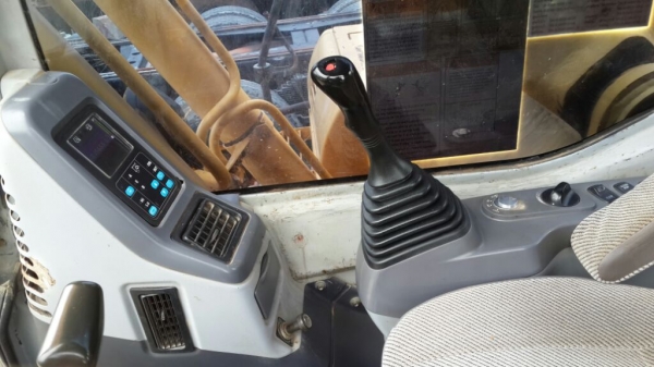 ต้องการขายรถแบคโฮ KOMATSU PC200-7 ต้องการขายรถแบคโฮ KOMATSU PC200-7