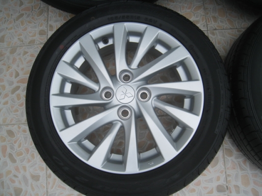 ขายล้อแม็ก Mitsubishi attrage ป้ายแดง 15"x5.5" et38 4รู100 + ยางปี 2313 Toyota,suzuki,mazda ก็ใส่ได้ครับ  (081-3747940)