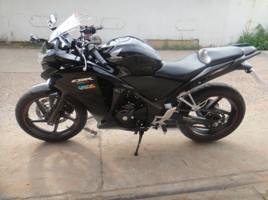 ขายดาวน์ HONDA CBR 250 สีดำท่อคู่