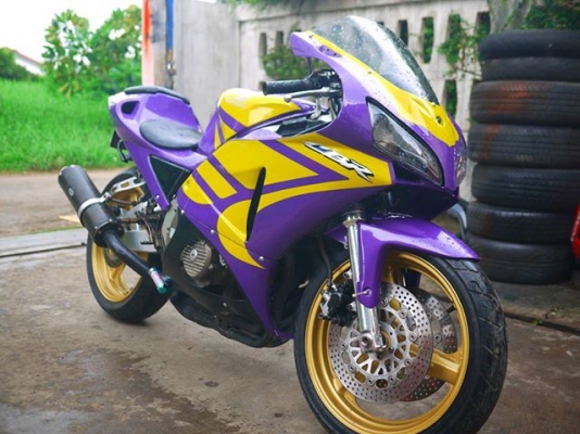 ขาย CBR400 แฟริ่งRc212 พร้อมท่อสูตร Jmca พักเท้าเกียร์โยง ทะเบียนแท้จัดไฟแนนท์ได้ ราคา 93000 by 400 Club Thailand www.400clubthailand.com 0803355484