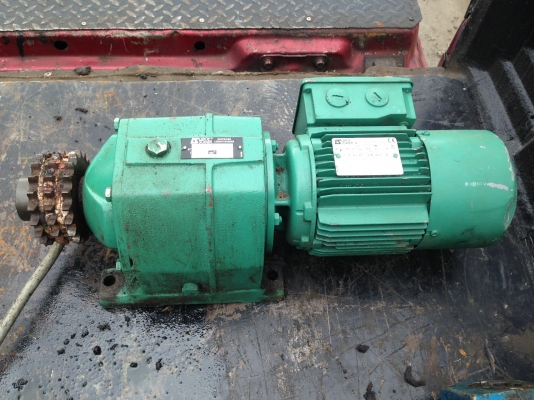 ขายมอเตอร์เกียร์ Leroy Somer ขนาด 1/2 HP. 380 V มีระบบเบรคในตัว อัตราทด 26:1 สภาพสวย พร้อมใช้งาน ขายมอเตอร์เกียร์ Leroy Somer ขนาด 1/2 HP. 380 V มีระบบเบรคในตัว อัตราทด 26:1 สภาพสวย พร้อมใช้งาน