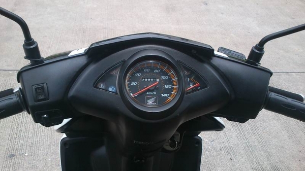 ขายด่วน Click ยางใหม่ สวยๆ พร้อมใช้งานได้เลย ครับ