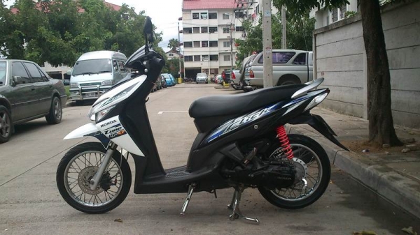 ขายด่วน Click ยางใหม่ สวยๆ พร้อมใช้งานได้เลย ครับ