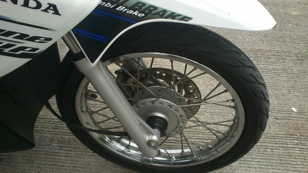 ขายด่วน Click ยางใหม่ สวยๆ พร้อมใช้งานได้เลย ครับ