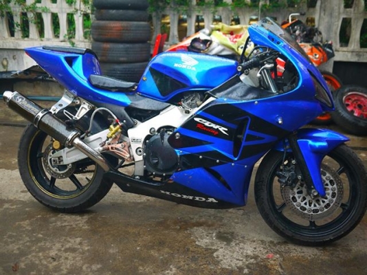 ขาย CBR92 ตัวคาร์บูร์ไฟฟ้าแฟริ่ง Rc212 พร้อมท่อสูตร พักเท้าเกียร์โยง ทะเบียนแท้จัดไฟแนนท์ได้ ราคา 93000 by 400 Club Thailand www.400clubthailand.com โทร080335548