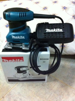 ขาย เครื่องขัดกระดาษทราย Makita B04558 ราคาถูกมาก (ของใหม่)