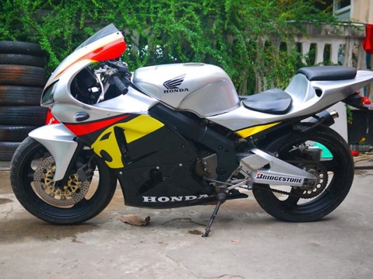 ขาย CBR400 แฟริ่ง Rc212 พร้อมทะเบียนแท้สีเพิ่งทำเสร็จใหม่ พร้อมท่อสูตร ราคา 93000 จัดไฟแนนท์ได้ by 400 Club Thailand www.400clubthailand.com โทร0803355484