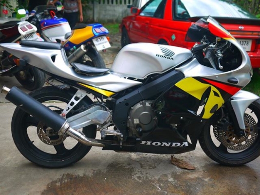 ขาย CBR400 แฟริ่ง Rc212 พร้อมทะเบียนแท้สีเพิ่งทำเสร็จใหม่ พร้อมท่อสูตร ราคา 93000 จัดไฟแนนท์ได้ by 400 Club Thailand www.400clubthailand.com โทร0803355484