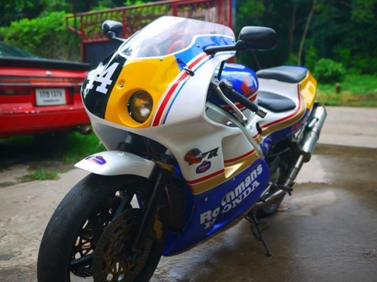 ขาย Nc30 แฟริ่งแต่ง RVF พร้อมทะเบียนแท้จัดไฟแนนท์ได้ เครื่องเปลี่ยนใหม่แล้วแจ้งลงเล่มเรียบร้อย พร้อมท่อสูตร ล้อหลังขอบ 17 สีทำมาใหม่สดๆร้อนๆ ขายราคา 92000 by 400 Club Thailand www.400clubthailand.comดทร0803355484