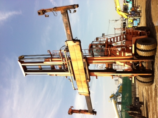 ** สินค้าเข้ามาแล้วนะค่ะ ใครอยากจะดูสินค้าตัวจริง ติดต่อมาด่วนนะค่ะ !! รถอยู่ที่ท่าเรือแล้วค่า ^^ ** รถยกตู้ KOMATSU ขนาด 23 ตัน นำเข้าจากญี่ปุ่นโดยตรง เอกสารนำเข้ามีพร้อม สนใจและขอรายละเอียดเพิ่มเติม ได้ที่ 083-0620223 ^^