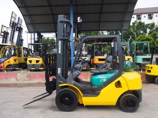 ***ขายด่วน***KOMATSU FG25-16 เสา 4 เมตร ฮิ้ง :สนใจติดต่อ083-062-0223