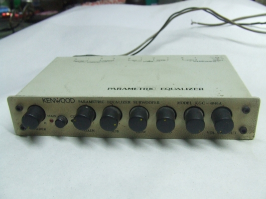 ขายปรีKENWOODของแท้แน่นอนมีวอลลู่มซับแยกเสียงเบสหนักเสียงกลางชัดไม่หง่า่วรับรองไม่มีผิดหวัง