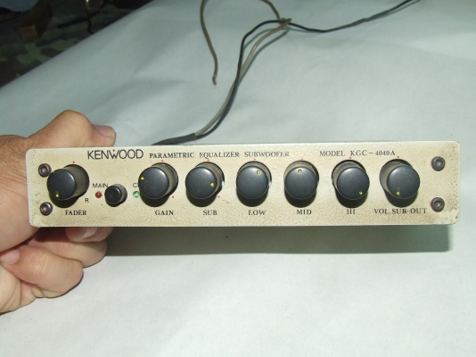 ขายปรีKENWOODของแท้แน่นอนมีวอลลู่มซับแยกเสียงเบสหนักเสียงกลางชัดไม่หง่า่วรับรองไม่มีผิดหวัง
