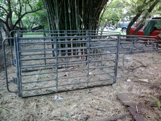 ขาย คอกเหล็กบันทุก มีบันไดข้าง ใสมาสด้า B2500 แคป