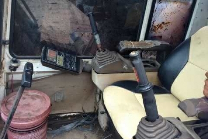 KOMATSU PC 200-5ซีเรียล61789 คอนโทรนสั้นไฟฟ้าครบ