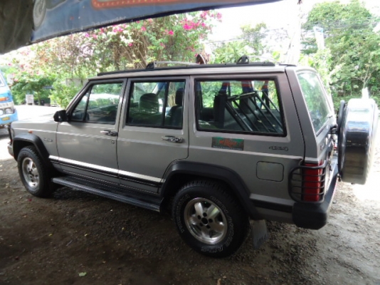 ขาย JEEP CHEROKEE 2.5 (2,500CC) MANUAL ปี97 สภาพดีเครื่องแน่นๆครับ เครื่องเดิมๆ พร้อมใช้งานครับ แอร์เย็นๆ ระบบไฟฟ้าใช้ได้หมดครับ ไม่เคยติดแก๊สครับ อยู่เชียงใหม่ ยางสี่เส้นใหม่ๆเลยครับ และสายพานใหม่ๆครับ ดูแลรักษาเครื่องยนต์ตลอด