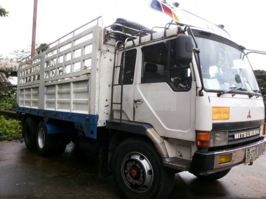 รถมิตซู 10 ล้อ FN 517 - TB  220 แรงม้า  สนใจติดต่อ 081 - 6079515