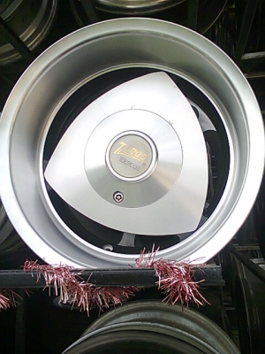 ขายล้อกระบะขอบ15ล้อใหม่เก่าเก็บชุดละ7500มีหลายชุดครับ