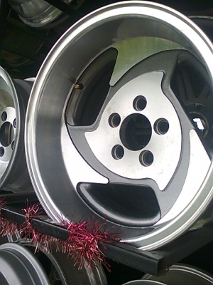 ขายล้อกระบะขอบ15ล้อใหม่เก่าเก็บชุดละ7500มีหลายชุดครับ