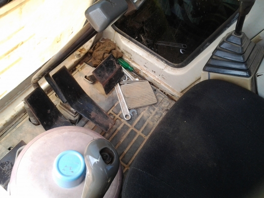 ขาย..รถแบคโฮ KOBELCO SK200-1 ( M3) รถเก่าญี่ปุ่น ใช้งานน้อยมาก เลขไมล์ 4,783 ชั่วโมง มีใบอินวอยล์ จดทะเบียนได้.