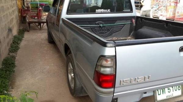 ขาย ISUZU DRAGON EYE SPACE CAB SLX