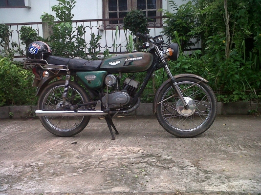 ขาย 'Kawasaki G7 100 sport 5 เกียร์ เครื่องเดิม 100 cc. ครับ เดิมๆ สภาพ80\% ครับมีเล่มทะเบียนครับ โอนลอยได้ แต่ขาดต่อครับ รถอยู่ราชบุรีครับ พร้อมใช้งาน สนใจมาลองขี่ได้ครับ หรือโทร 087-1531261 เจมส์ครับ ^^โทรถามรายละเอียดได้นะครับ  * ออโตลูปใช้ได้ปกติค